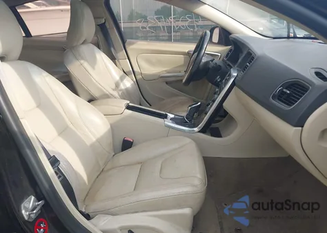 2014 Volvo S60 T5 z USA, uszkodzony, nr VIN YV1612FS3E2277713